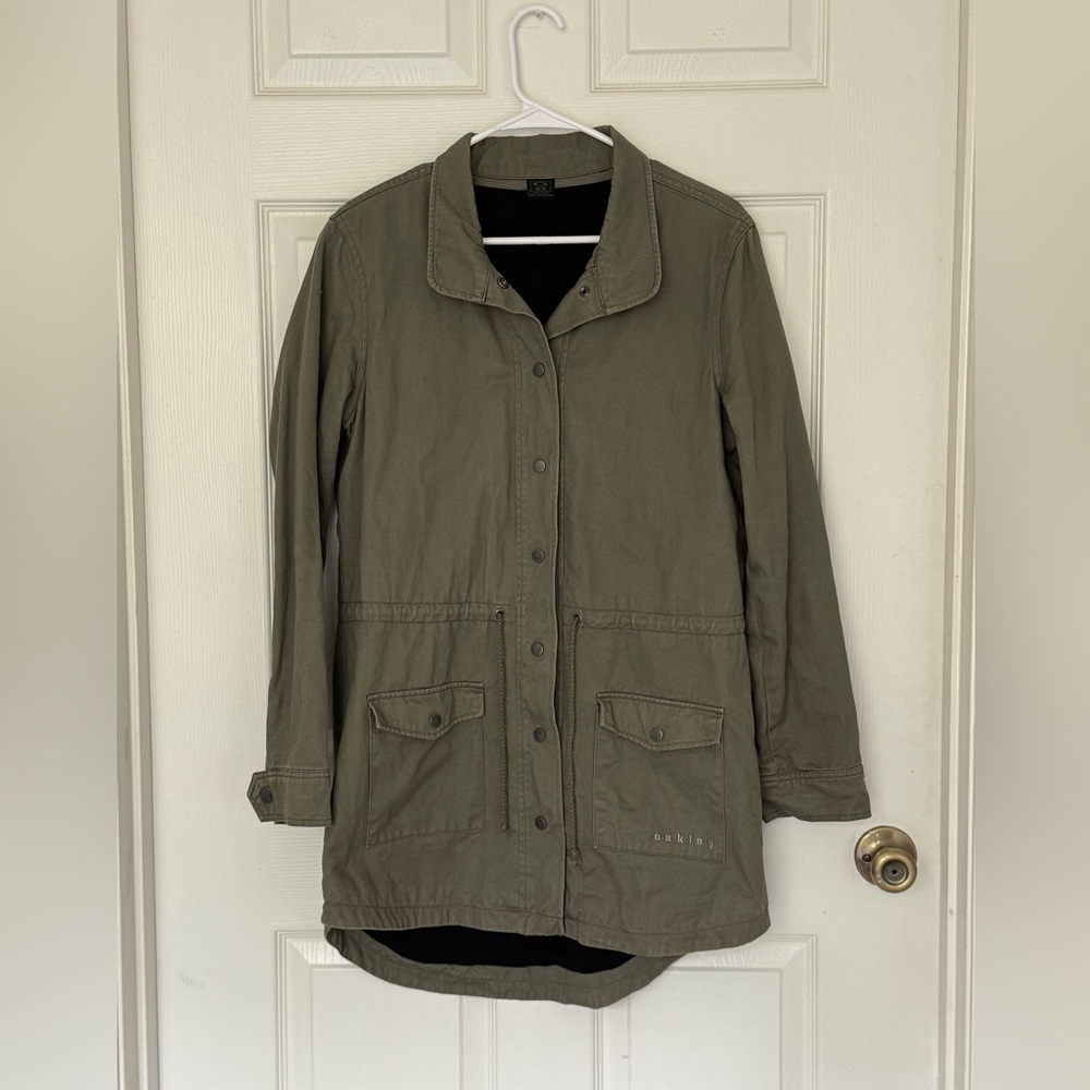 Oakley light weight jacket medium size